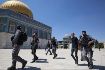  عشرات المستوطنين يقتحمون باحات المسجد الأقصى