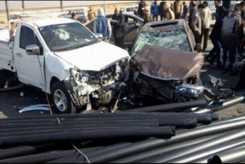  إصابة 4 أشخاص بانقلاب سيارة نصف نقل في طريق أبوحماد