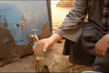  أهالي قرية بأبوحماد يصرخون بسبب تلوث مياه الشرب