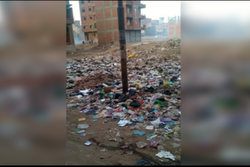  وسط تقاعس المسئولين.. أهالى قرية انشاص البصل يصرخون بسبب تراكم القمامة