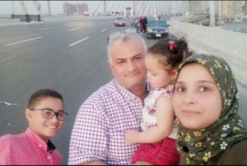  زوجة الصحفي المعتقل سبيع: تجديد حبسه نزيف مستمر وطفلتنا تسأل أين أبي؟