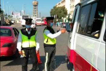  تغريم 56 سائقا لعدم الالتزام بارتداء الكمامة في الزقازيق