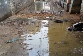  أهالي بنايوس بالزقازيق يستغيثون: بيوتنا هتنهار بسبب غرق الشوارع بالمجاري