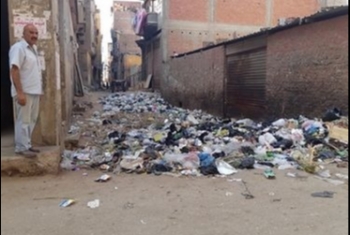  شاهد| انتشار أكوام القمامة أمام مجلس محلى بنى عياض بأبوكبير