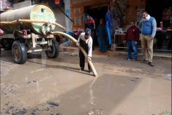  مياه الصرف الصحي تغرق شوارع الزقازيق وسط غياب المسئولين