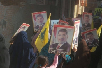  بالصور.. أحرار العدوة يجددون دعمهم للرئيس مرسي بمسيرة حاشدة