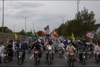  عشرات الآلاف يتظاهرون في باكستان ضد العدوان الصهيوني