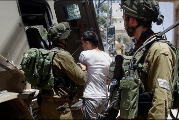  الاحتلال يعتقل 13 فلسطينيا في الضفة ويستهدف صيادي غزة