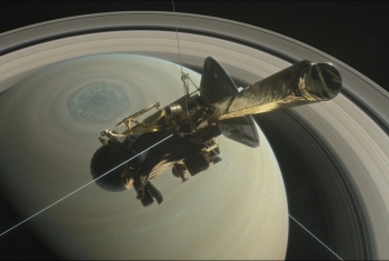  ناسا تكشف عن فيديو جديد يظهر رحلة المركبة كاسينى داخل حلقات زحل