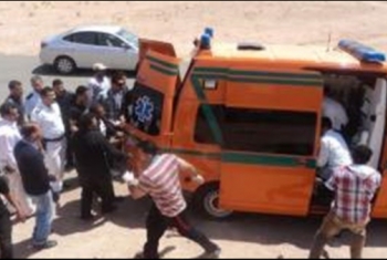  إصابة 3 أشخاص إثر تصادم سيارة بعمود في أبوحماد