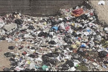  أهالي حي أبو صيام بأبو حماد يشكون تراكم القمامة