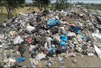 أهالي قرية كفر أبومسلم يشكون تراكم القمامة وانعدام الخدمات
