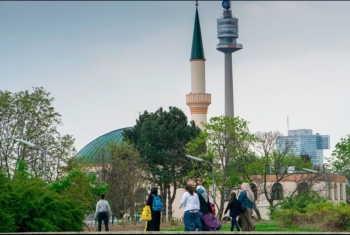  اعتقال 30 مسلما بالنمسا واستجوابهم حول صلاتهم بالمسجد