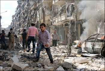  مقتل 42 شخصا وعشرات الجرحى فى غارة على مسجد شمال سوريا
