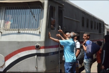  تعطل قطار القاهرة السويس أمام قرية النخيلي بأبوحماد