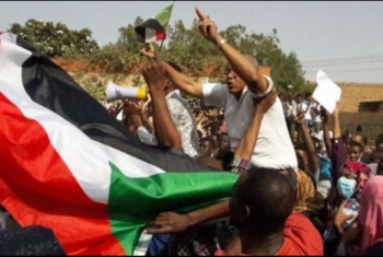  أتلانتك: ثوار الجزائر والسودان وعوا دروس الربيع العربي