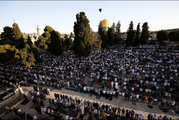  الآلاف يؤدون صلاة عيد الأضحى في ساحات المسجد الأقصى المبارك