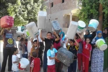  أهالي قرية بمنيا القمح يموتون عطشا لانقطاع المياه منذ 4 أيام