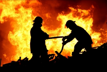  حريق هائل في مزرعة دواجن بأبوكبير
