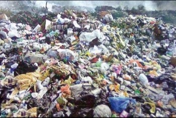  أكوام القمامة تهدد حياة أطفال ههيا.. والمسئولين 