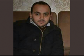  تعذيب الصحفي المصري معتز ودنان بسبب إضرابه عن الطعام