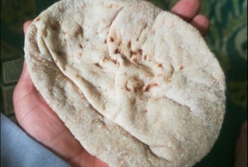  شكوى من رداءة رغيف الخبز المدعم بقرية الهجارسة في كفر صقر