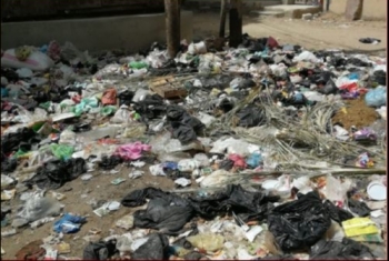  بسبب انتشار القمامة أمام المدارس.. استياء أهالي 