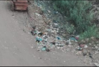  أهالي بنايوس يشكون تراكم القمامة في الطرقات