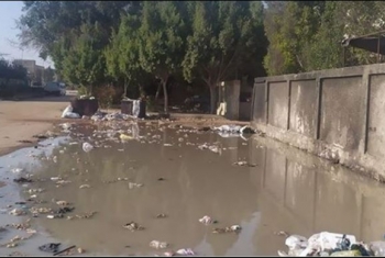  مياه الصرف في شوارع مدينة بلبيس تنذر بكارثة صحية