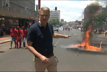  أعمال شغب ونهب في جنوب أفريقيا وسط احتجاجات تطالب برحيل زوما