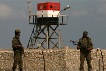  إصابة فلسطيني بقذيفة صاروخية مصرية على الحدود