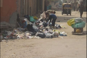  القمامة والأمراض تحاصران محطة مياه الشرب بالحسينية.. صور