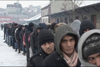  الصقيع والأمطار يهددان بفناء آلاف اللاجئين على أبواب أوروبا