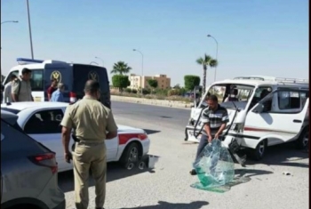  بالصور.. إصابة 4 مواطنين في حادث تصادم بمدينة العاشر