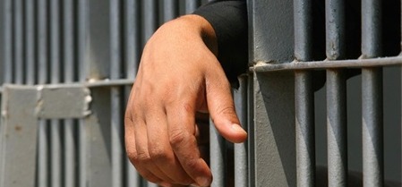  انتهاكات بالجملة في سجن المنيا بحق محام من ديرب نجم