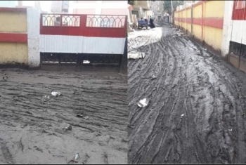  شوارع قرية النخاس في الزقازيق تغرق بمياه الأمطار (صور)