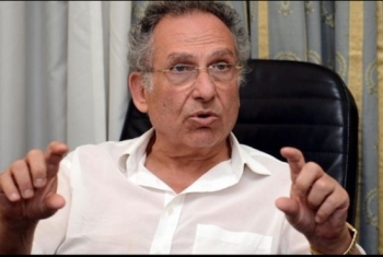  ممدوح حمزة: يطالب بمحاكمة كل من تعدى على مصرية 