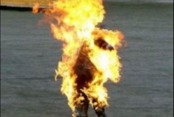  بوعزيزي جديد.. بائع تونسي يشعل النار في نفسه لمنعه من البيع