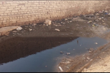  مقابر أبوحماد تغرق في مياه الصرف الصحي