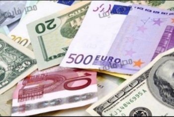  الدولار يسجل 17.6 جنيهًا والريال السعودي بـ471 قرشًا