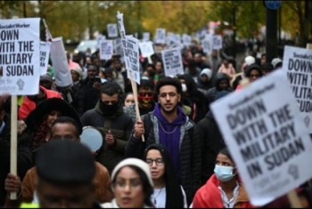  تظاهرات بلندن تطالب السيسي بعدم التدخل في ثورة السودان