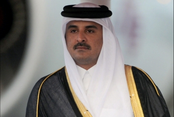  أمير قطر يدفع 113 مليون ريال لسداد راتب شهر لموظفى حكومة غزة