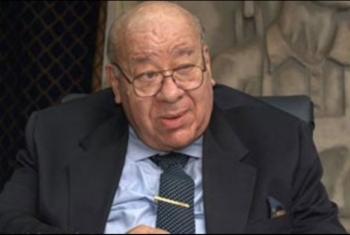  سفير مصري: قائد الانقلاب يملك الجيش الأراضي بدعوى الخدمة الوطنية
