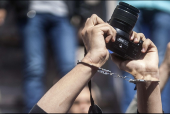  الإعلاميون في مصر ما بين مطبلاتي ومتحفظ.. ومركز يوثق انتهاكات الانقلاب بحق الصحفيين