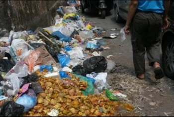  أهالي منيا القمح يشتكون من عودة مقالب القمامة بالشوارع