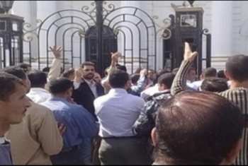  مظاهرة لقدامى الخريجيين أمام مجلس الوزراء للمطالبة بالتعيين
