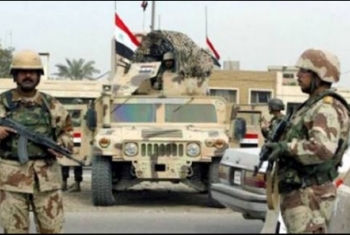  القوات العراقية تقترب من مطار الموصل واتهام للحشد بالنهب