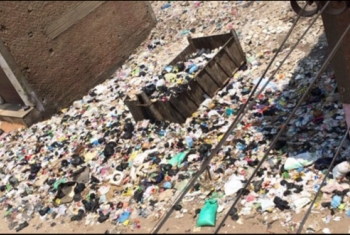  انتشار كثيف للقمامة وسط الكتلة السكنية ببلبيس