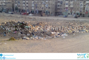  أبوحماد.. مساكن طابا غارقة في تلال القمامة