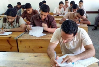  تعليم الشرقية: 3 حالات تمزيق أوراق وإغماء طالب في امتحان الإنجليزي